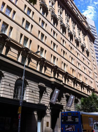 Radisson Blu Plaza Hotel Sydney. Photo by Simon_sees. License: CC BY 2.0.