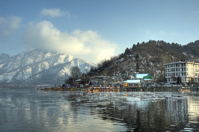 Dal Lake, Srinagar, Kashmir, India. Photo by Colin Tsoi. License: CC BY-ND 2.0.